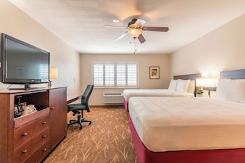 Standard Room, 2 Queen Beds, Top Floor
