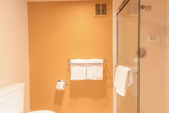Standard Room, 2 Queen Beds, Ground Floor