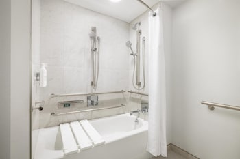 Room, 2 Queen Beds, Accessible Bathtub