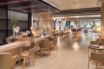 Grand Suite (The Level Lounge Access)