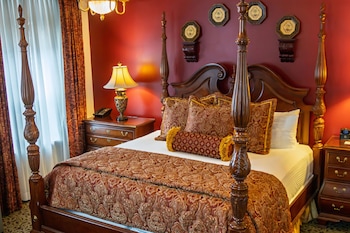 Signature Suite, 1 King Bed (William Chancelor)