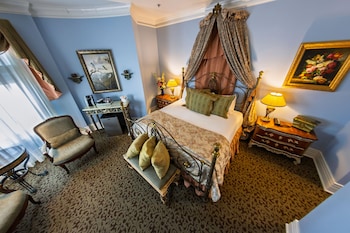 Signature Suite, 1 King Bed (Marie Antionette)