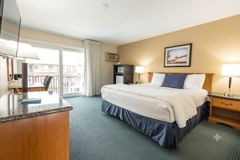 Signature Room, 1 King Bed Upstairs, Balcony (1 king bed nonsmoking)