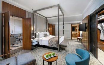 Deluxe Suite, City View