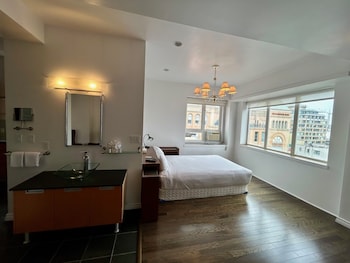 Penthouse, 1 King Bed, Non Smoking, City View