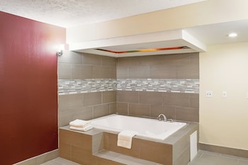 Suite, 1 King Bed, Non Smoking, Jetted Tub