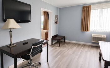 Suite, 1 King Bed, Non Smoking