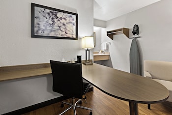 Superior Room, 1 King Bed (Smoke Free)