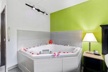 Room, 1 King Bed, Smoking, Hot Tub