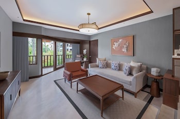 Executive Suite, 1 King Bed, Resort View