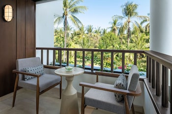 Deluxe Studio, 2 Double Beds, Resort View