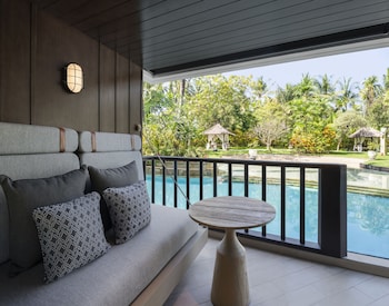 Deluxe Room, 1 King Bed, Pool Access, Lagoon View (Lagoon Access)