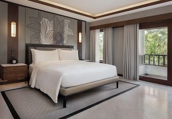 Executive Suite, 1 King Bed, Resort View