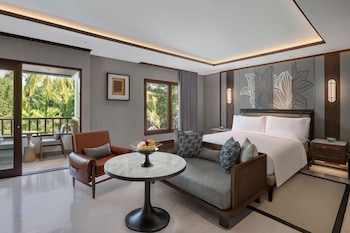 Deluxe Studio, 1 King Bed, Resort View