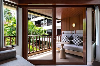 Deluxe Room, 1 King Bed, Garden View
