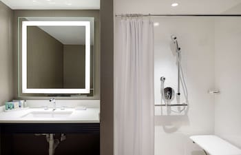 Deluxe Room, 1 King Bed, Accessible, City View (Roll-in Shower)