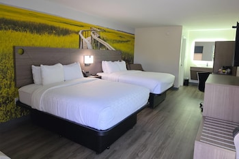 Room, 2 Queen Beds, Non Smoking (Upgrade)