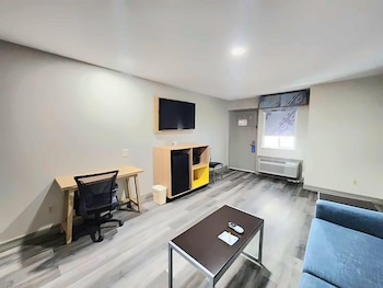 Suite, 1 King Bed, Non Smoking (One-Bedroom)