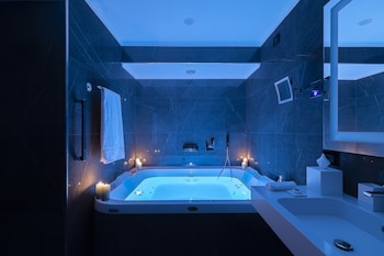 Suite, Sea View (Parkers)