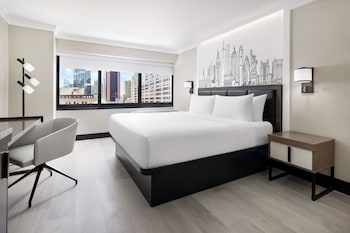 Standard Room, 1 Queen Bed, Roll-in Shower (Mobility Accessible)