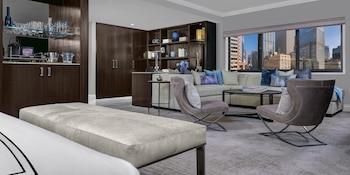 Suite, 1 King Bed (Living Area Manhattan Floor)