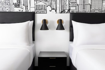 Premium Room, 2 Queen Beds, Corner (High Floor)