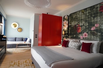Suite (1 King, Single Sofa Bed)
