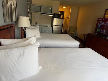Room, 2 Double Beds, Kitchenette