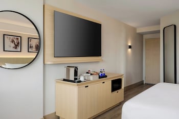 Premium Room, 1 King Bed, Mountain View (Upgraded Bedding & Snack, Smoke Free)