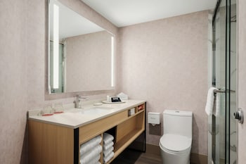 Deluxe Room, 2 Queen Beds, Mountain View (Smoke Free)
