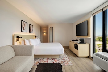 Premium Room, 1 King Bed, Mountain View (Upgraded Bedding & Snack, Smoke Free)