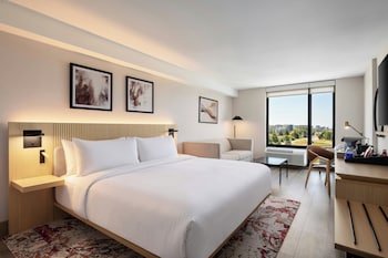 Premium Room, 1 King Bed (Smoke Free)