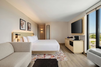Premium Room, 1 King Bed, Mountain View (Upgraded Bedding & Snack, Smoke Free)