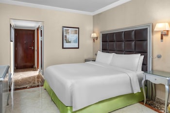 Room, 1 King Bed (Corner Sea View)