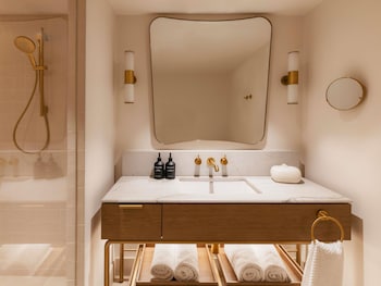 Junior Suite, 1 King Bed