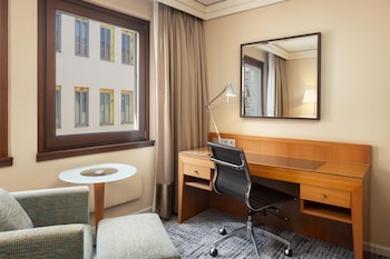 Executive Room, 1 Queen Bed, Club Lounge Access