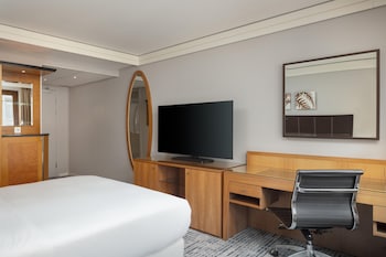 Room, 1 Queen Bed (Compact)
