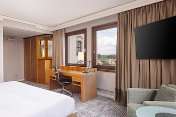 Executive Room, 1 Queen Bed, River View