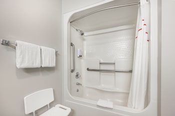 Deluxe Room, 1 King Bed, Accessible, Smoke Free