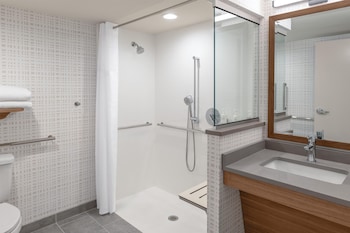 Room, 1 King Bed, Accessible