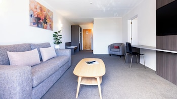 One Bedroom King Suite with Lounge