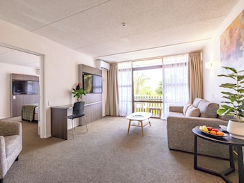 Junior King Suite with Lounge
