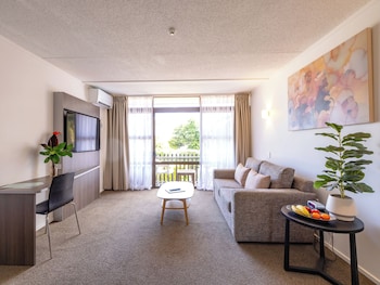Junior King Suite with Lounge