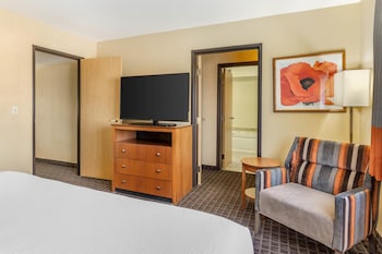 Suite, 1 King Bed, Non Smoking