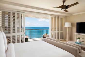 Club Ocean Front One Bedroom Suite, Club Lounge Access