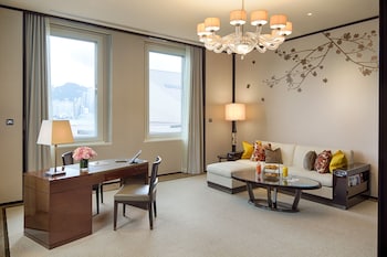 Superior Courtyard Suite