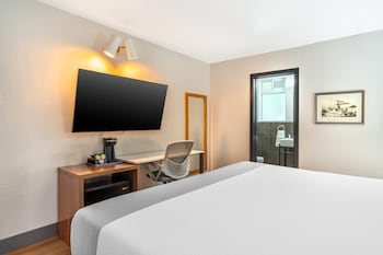 Standard Room, 1 King Bed, Non Smoking