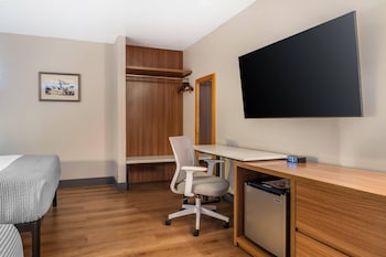 Room, 2 Queen Beds, Accessible, Non Smoking