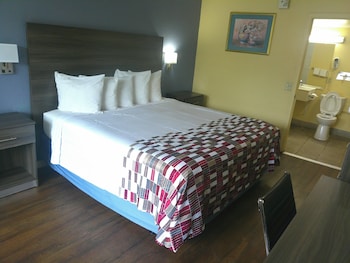 Superior Room, 1 King Bed, Accessible, Non Smoking (Roll-In Shower)