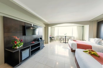 2 Double Beds, Superior Room, City View